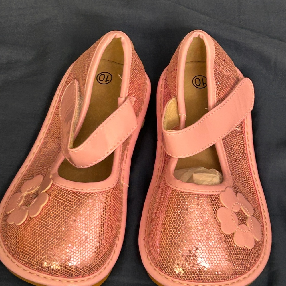 NWOT Sparkling Pink Floral Kids Dress Shoes.  SZ 10